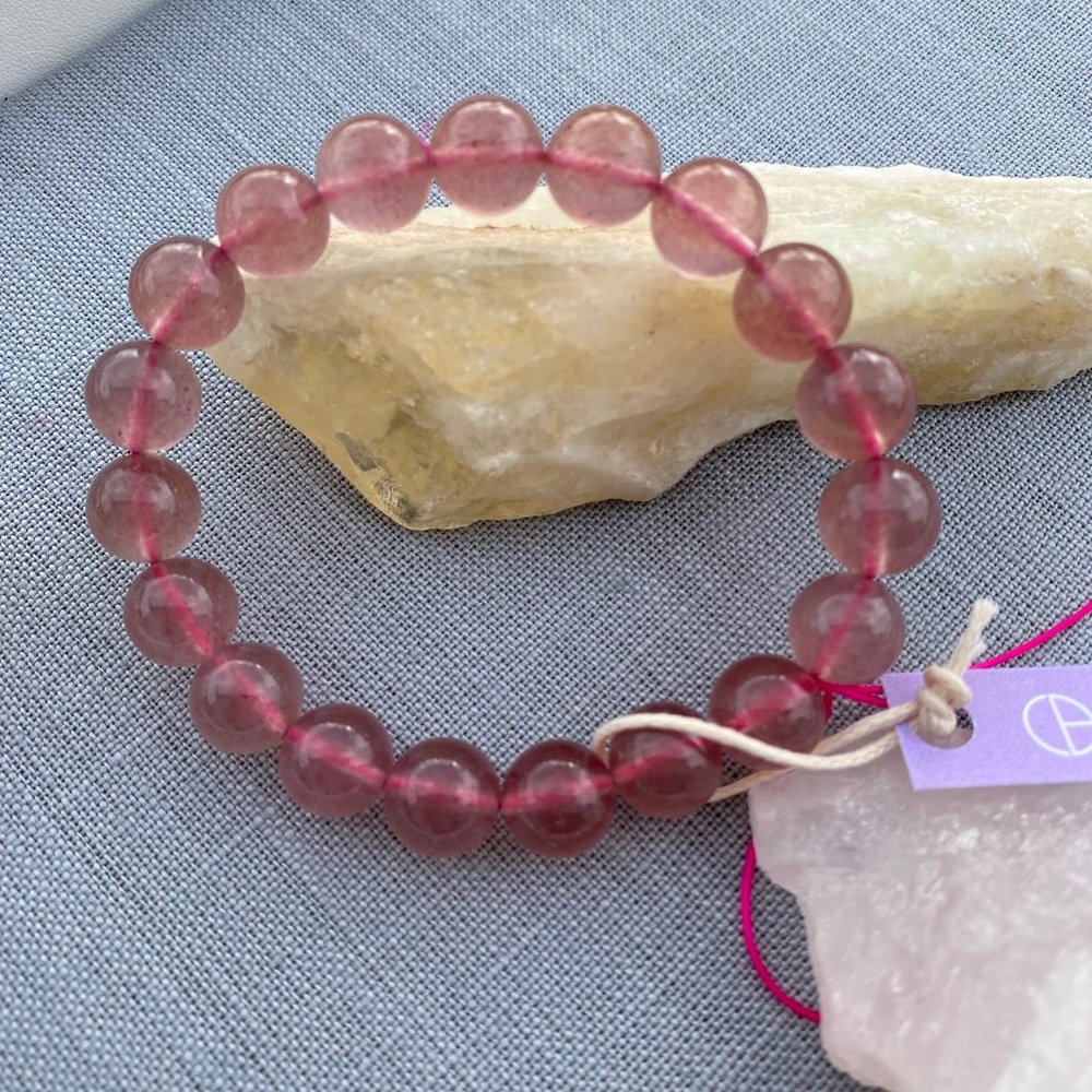 Crystalbabyhkyyc ๐ฎ 10mm 6A Strawberry Quartz bracelet